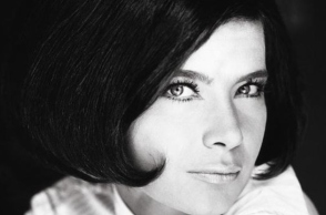 Η Τζένη Καρέζη