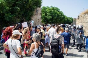 Ένταση στο λιμάνι της Ρόδου με την άφιξη Ισραηλινών τουριστών - Έγιναν προσαγωγές