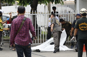 Τουλάχιστον έξι νεκροί από επίθεση ενόπλου σε αγορά τροφίμων της Μπανγκόκ