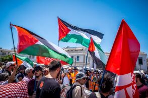 ΔΙΑΜΑΡΤΥΡΙΑ ΓΙΑ ΤΗΝ ΑΦΙΞΗ ΤΟΥ ΙΣΡΑΗΛΙΝΟΥ ΚΡΟΥΑΖΕΡΟΠΛΟΙΟΥ "CROWN IRIS" ΣΤΟ ΛΙΜΑΝΙ ΤΟΥ ΑΓΙΟΥ ΝΙΚΟΛΑΟΥ ΣΤΗΝ ΚΡΗΤΗ (ΑΝΤΩΝΗΣ ΖΟΥΡΙΔΑΚΗΣ/EUROKINISSI)