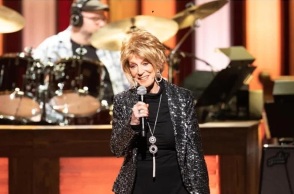 Πέθανε η εμβληματική τραγουδίστρια της country μουσικής, Τζίνι Σίλι