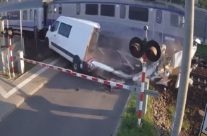 συγκρουση τρενου με βαν στη Πολωνια