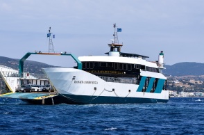 Προσάραξη φέρι μποτ στα Νέα Στύρα: Δεν προκύπτει βλάβη στα πηδάλια, λέει ο νηογνώμονας