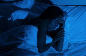 Η αϋπνία πέρα από 24 ώρες επηρεάζει κρίση, μνήμη και υγεία - Ο δρ. Γκάρτνερ εξηγεί τα στάδια στέρησης ύπνου, από εξάντληση έως ψευδαισθήσεις.