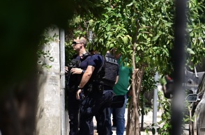 Γυναικοκτονία στο Χαλάνδρι: Ο δράστης επιτέθηκε με δύο μαχαίρια – Τη μαχαίρωσε 15 φορές