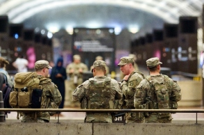 Μέλη της Εθνοφρουράς στο μετρό της Ουάσινγκτον