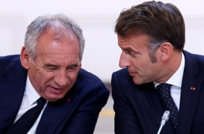 Ο Γάλλος πρωθυπουργός Φρανσουά Μπαϊρού με τον πρόεδρο της Γαλλίας, Εμανουέλ Μακρόν