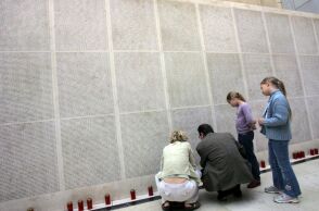 Βεβήλωση μνημείου του Ολοκαυτώματος στη Λυών με σύνθημα για τη Γάζα προκαλεί οργή