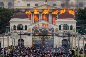 Νεπάλ: Στις φλόγες το κοινοβούλιο