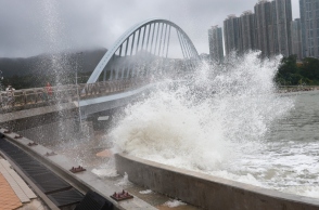 Ο τυφώνας Ραγκάσα σαρώνει την Νότια Κίνα