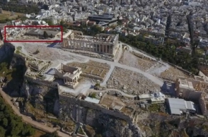 Άποψη του Ιερού Βράχου της Ακρόπολης με την περιοχή της επέμβασης