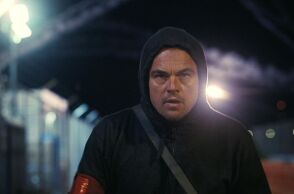 Το Μια Μάχη Μετά την Άλλη με τον Λεονάρντο ΝτιΚάπριο έκανε άνοιγμα 22 εκατ. δολαρίων στο box office, κερδίζοντας διθυράμβους και προβλέψεις για Όσκαρ.