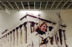 Αποκαταστάθηκαν οι φθορές στην αφίσα της Μελίνας Μερκούρη στον σταθμό «Ακρόπολη» του Μετρό