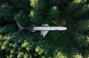 Η μόνη επιζήσασα ενός αεροπορικού δυστυχήματος αποκαλύπτει γιατί κάθεται πάντα στην πρώτη σειρά