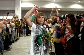 Η Γκρέτα Τούνμπεργκ κατά την άφιξή της στο Ελευθέριος Βενιζέλος