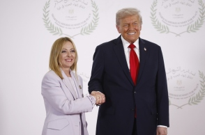 Η πρωθυπουργός της Ιταλίας, Τζόρτζια Μελόνι και ο πρόεδρος των ΗΠΑ, Ντόναλντ Τραμπ στη Σύνοδο Κορυφής για την Ειρήνη στη Γάζα στο Σαρμ Ελ-Σέιχ της Αιγύπτου