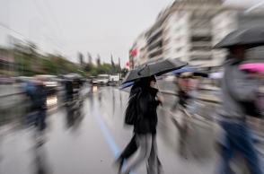 Καιρός, περαστικοι, βροχη