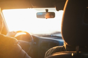 Νέος ΚΟΚ: Τι ισχύει για κατανάλωση καφέ, χοντρά μπουφάν και σακούλες με ψώνια μέσα στο αυτοκίνητο