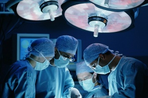 Γιατροί σε χειρουργείο