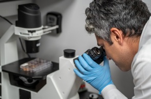 Μελέτη: Πώς το εμβόλιο κατά της Covid-19 «ενισχύει» την ανοσολογική απόκριση καρκινοπαθών