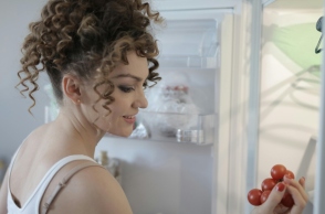 Τα τρόφιμα που δεν πρέπει ποτέ να αποθηκεύεις στην πόρτα του ψυγείου σου