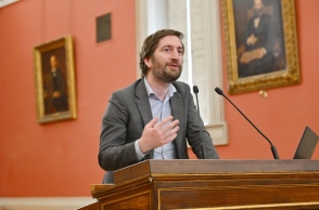 Ο υποδιευθυντής του Γαλλικού Ινστιτούτου Ελλάδος, Ματιέ Αμπγκράλ 