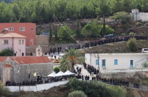 Στα «μαύρα» τα Βορίζια: Θρήνος, σπαραγμός και κατάρες στην κηδεία του Φανούρη Καργάκη