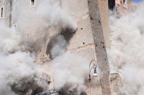 Ρώμη: Εργάτης έχει εγκλωβιστεί κάτω από τα συντρίμμια του «Πύργου των Κόμηδων»