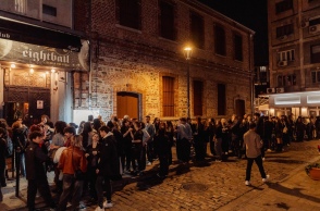 Hush Coffee and Brunch: Με θέα τη θάλασσα και τη Φρίντα Κάλο