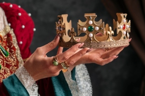 Το νέο τρεντ στα ραντεβού λέγεται Throning – και ο έρωτας δεν είναι πια τόσο ρομαντικός