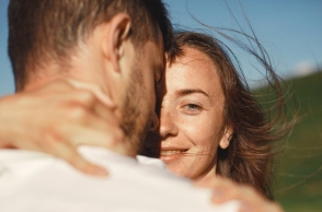 Το τεστ με το πουλί: Το νέο viral τρέντ που δοκιμάζει τη σχέση σου