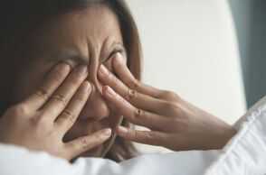 Επιστήμονες του MIT αποκάλυψαν πώς η έλλειψη ύπνου διαταράσσει τη ροή του εγκεφαλονωτιαίου υγρού και προκαλεί «ομίχλη» στον εγκέφαλο.