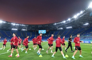 Οι παίκτες της εθνικής ομάδας ποδοσφαίρου της Τουρκίας κατά τη διάρκεια προθέρμανσης 