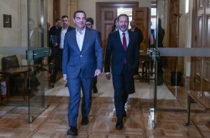 Ο Γιάννης Στουρνάρας αποκαλύπτει ότι είχε προειδοποιήσει τον Αλέξη Τσίπρα για το τεράστιο κόστος της διαπραγμάτευσης με την τρόικα το 2015 στην οικονομία.