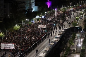 Ολοκληρώθηκε η πορεία για την 52η επέτειο του Πολυτεχνείου - Πάνω από 15.000 οι διαδηλωτές