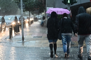 Καιρός αύριο: Τοπικές βροχές, νεφώσεις και πτώση της θερμοκρασίας που δεν ξεπερνά τους 22 βαθμούς