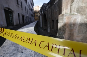 Φρίκη στη Ρώμη: 20χρονη βιάστηκε μπροστά στον σύντροφό της στο πάρκο Tor Tre Teste