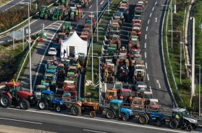 Ενισχύονται τα αγροτικά μπλόκα σε όλη την Ελλάδα - Πού έχει διακοπεί η κυκλοφορία