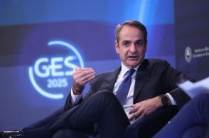 Μητσοτάκης για Τσίπρα: «Εσείς θα μπαίνατε σε καράβι που ο καπετάνιος το έστειλε μια φορά στα βράχια;»