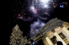 φωταγώγηση του χριστουγεννιάτικου δέντρου στον Πειραιά