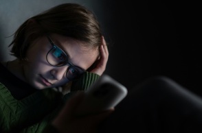 Αυστραλία: Τέλος τα social media για παιδιά κάτω των 16 από τα μεσάνυχτα