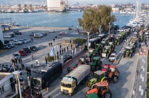 Μπλόκα αγροτών: Έφτασαν τα τρακτέρ στον Βόλο - Σχεδιάζουν τον αποκλεισμό του λιμανιού