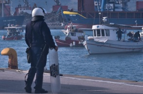 Αποχωρούν οι αγρότες από το λιμάνι του Βόλου - Κανονικά τα δρομολόγια των «δελφινιών»