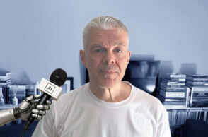 Μια A.I. δημοσιογράφος παίρνει συνέντευξη από τον Κυριάκο Αθανασιάδη