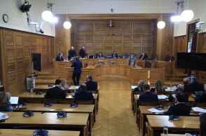 Η Εξεταστική πήρε φωτιά: Κωνσταντοπούλου–Ξυλούρης σε σύγκρουση χωρίς φρένα