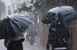 βροχη, περαστικοι