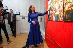 Η βραβευμένη με Νόμπελ Ειρήνης Μαρία Κορίνα Ματσάδο στα εγκαίνια της επίσημης έκθεσης για το Βραβείο Ειρήνης στο Κέντρο Νόμπελ Ειρήνης στο Όσλο της Νορβηγίας