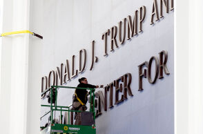 Το site του «Trump–Kennedy Center» κατοχυρώθηκε πριν καν βαφτεί το κτίριο
