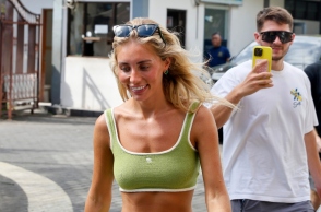 Η Βρετανίδα πορνοστάρ, Τία Μπίλιντζερ, γνωστή ως «Μπόνι Μπλου», στο γραφείο μετανάστευσης του Μπαλί 