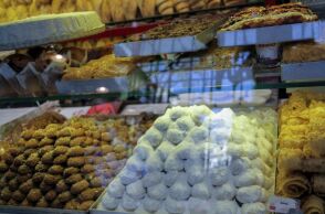 Μελομακάρονα και κουραμπιέδες